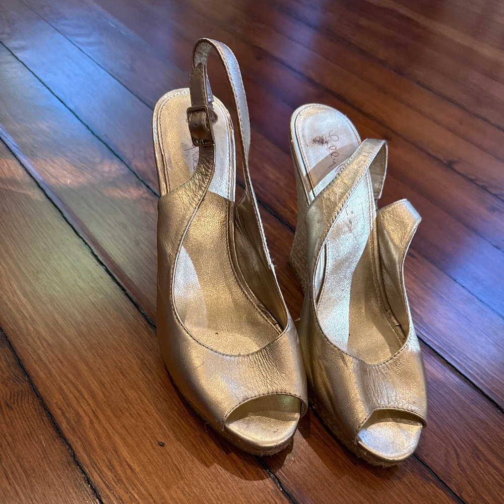 Lilly gold wedges